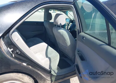 2002 Toyota Camry Le V6 z USA, uszkodzony, nr VIN 4T1BF32K22U004503